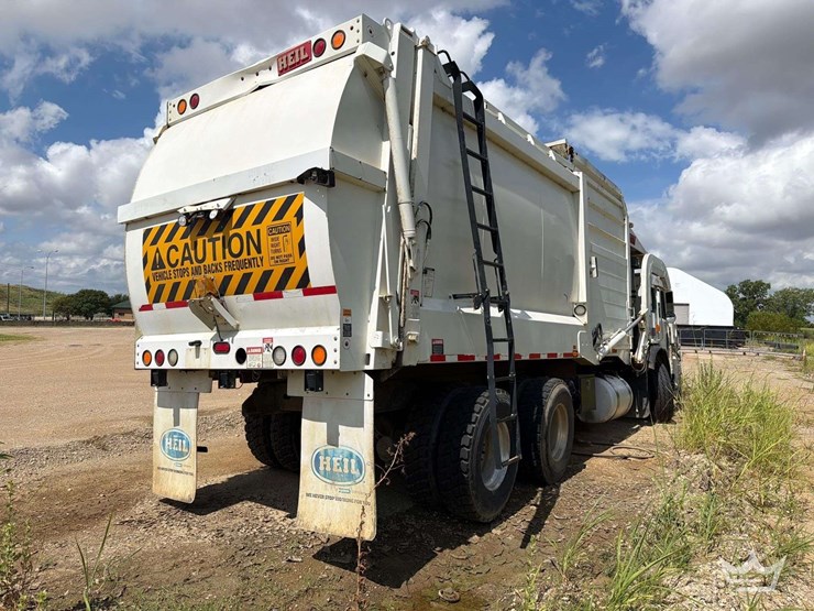 2020-peterbilt-520-heil-28yd-front-loader-garbage-truck-image-5
