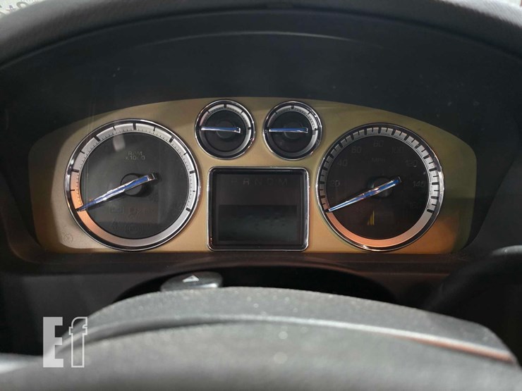 2013-cadillac-escalade-image-12