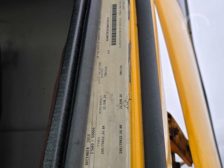 2016-volvo-vnl64t300-image-29