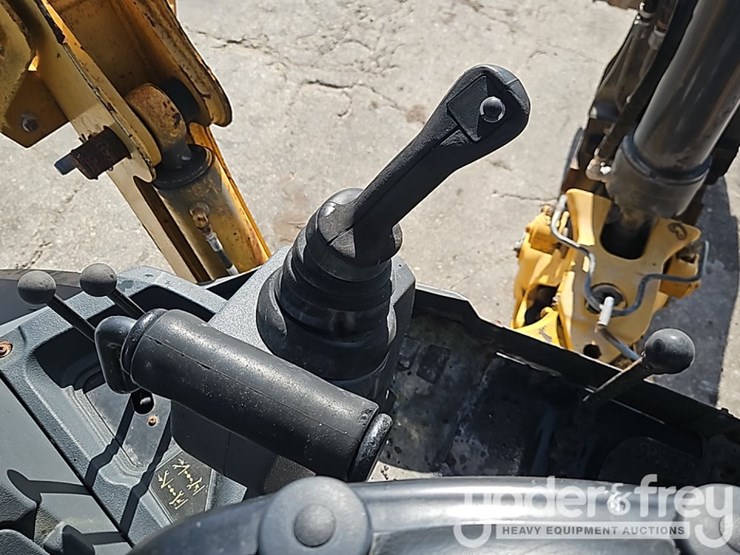 2017-deere-310sl-image-24