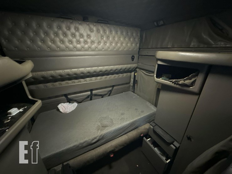 2011-kenworth-t660-image-26