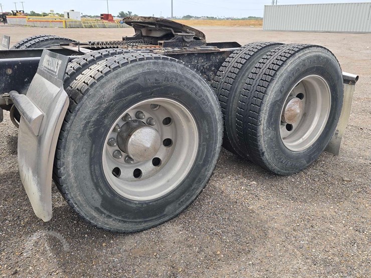2009-kenworth-t660-image-26