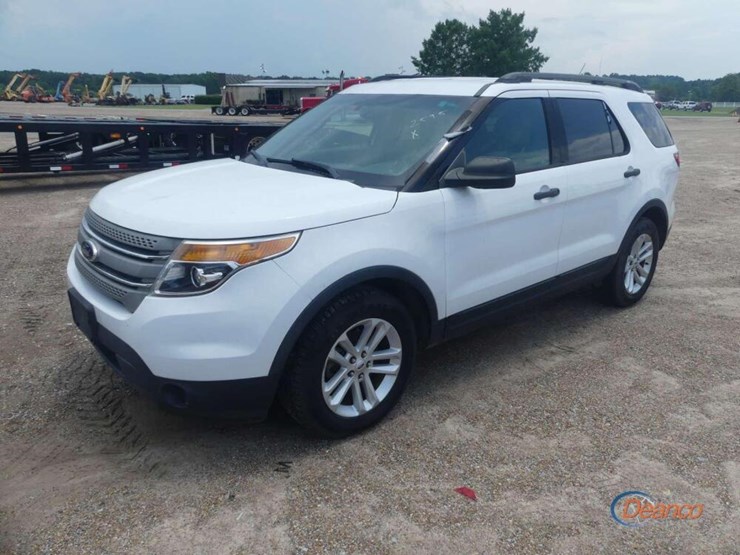 2015-ford-explorer-image-12