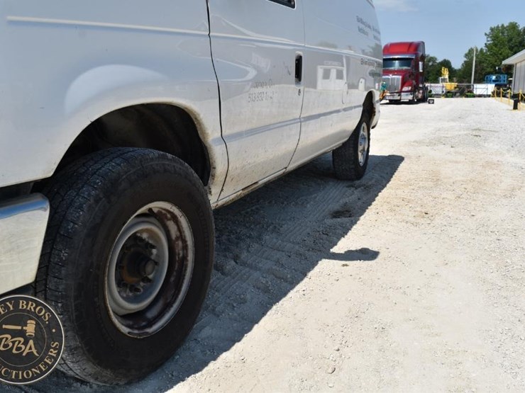 2014-ford-e250-image-9