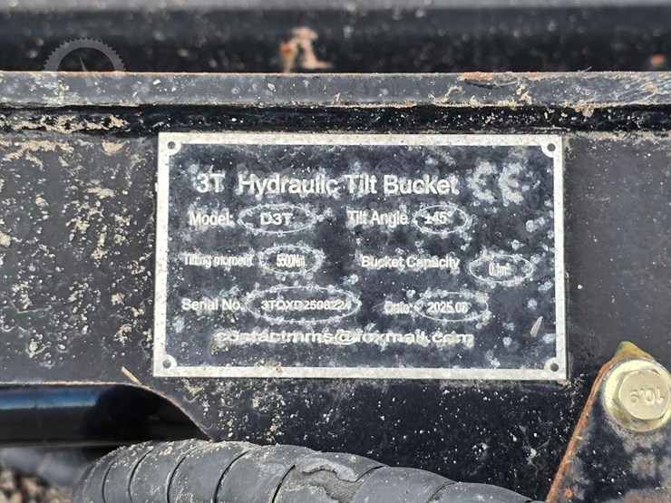 2025-future-32-in-skid-steer-bucket-image-5