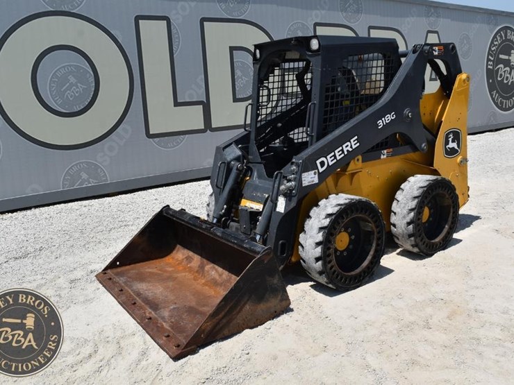 2021-deere-318g-image-9