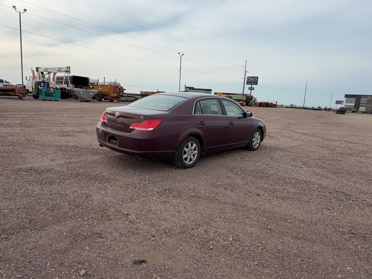2005-toyota-avalon-sedan-image-5
