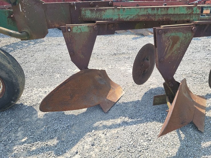 oliver-545-in-furrow--4-bottom-moldboard-plow-w/coulters-image-13