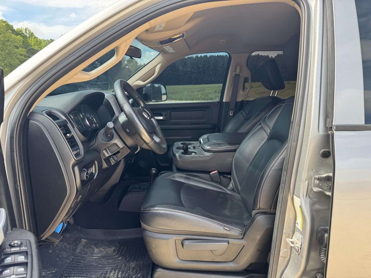 2019-dodge-2500-image-10