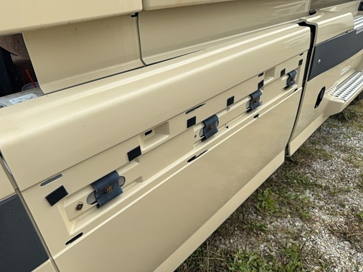 2005-volvo-semi-image-14