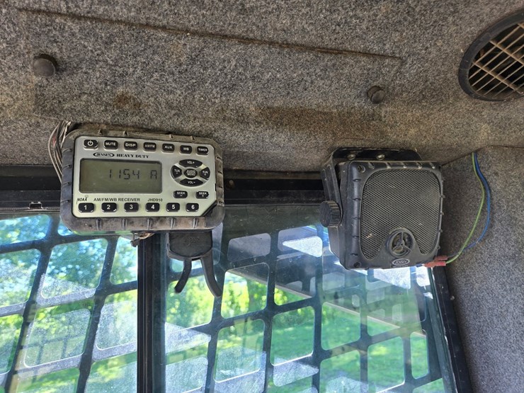 new-holland-l170-image-22