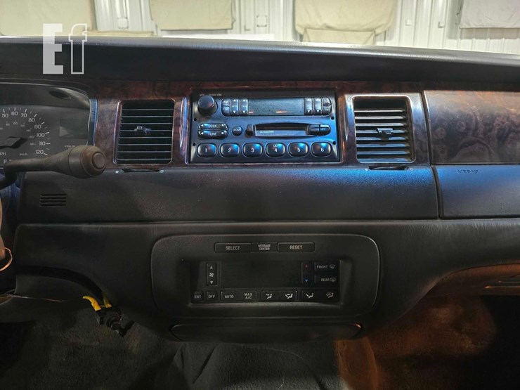 1999-lincoln-town-limousine-image-14
