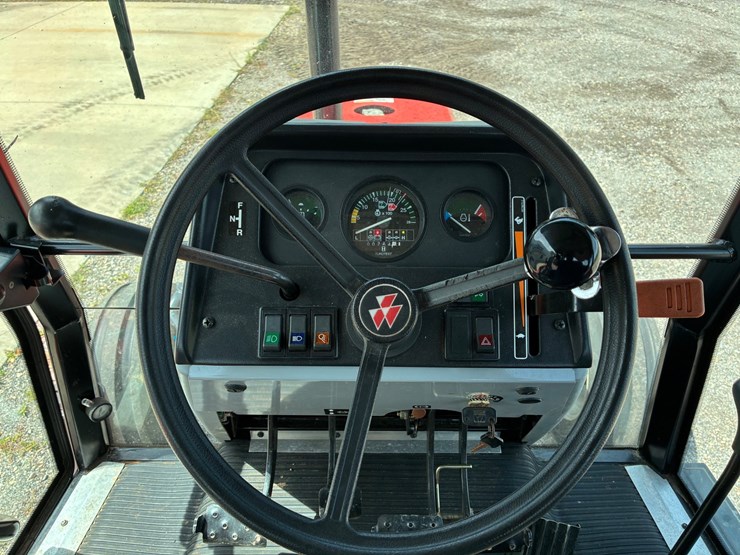 massey-ferguson-471-image-8
