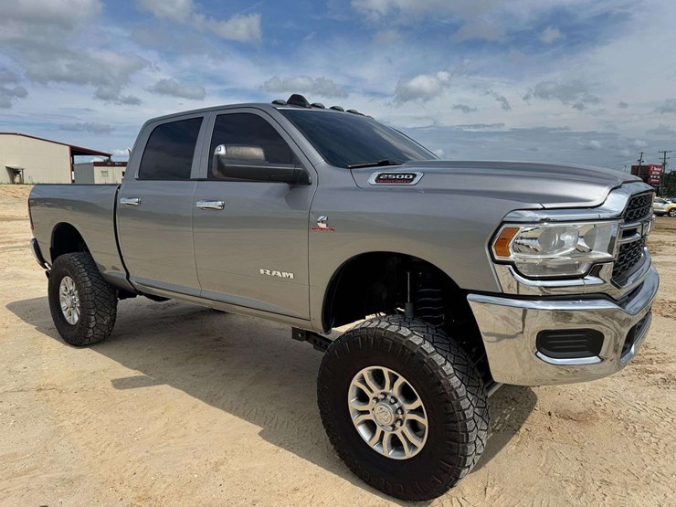 2019-dodge-2500-image-2