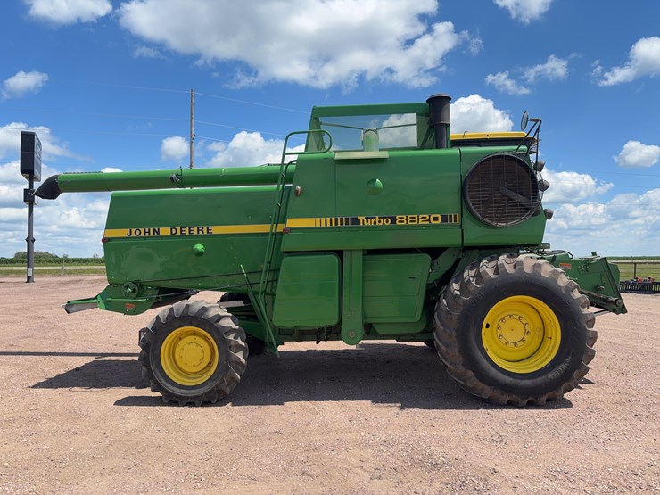 1981-john-deere-8820-image-4