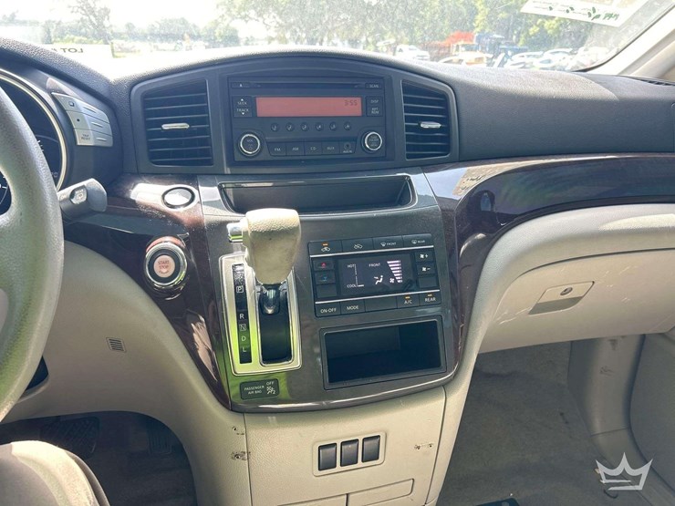 2015-nissan-quest-image-13