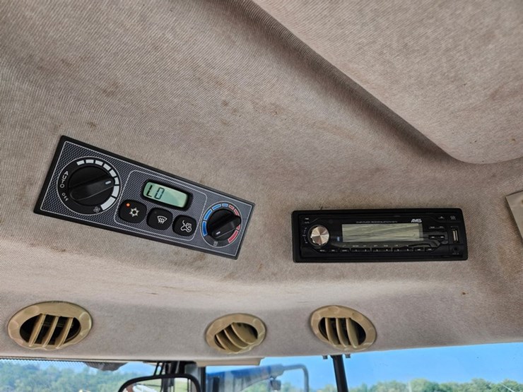 massey-ferguson-7624-image-56