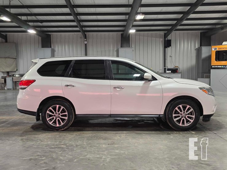 2013-nissan-pathfinder-image-6