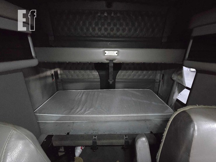 2009-kenworth-w900-image-16