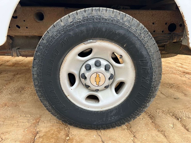 2004-chevrolet-silverado-2500-image-9