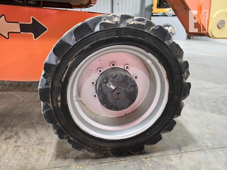 2016-jlg-800aj-image-22