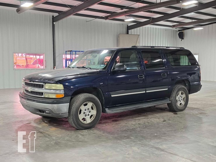 2004-chevrolet-suburban-image-1