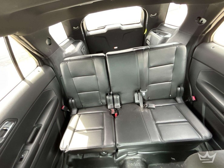 2016-ford-explorer-image-17