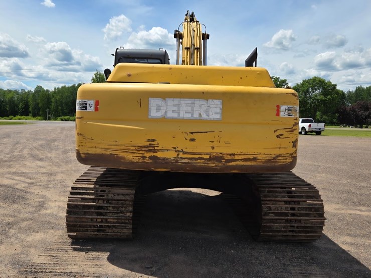deere-200c-lc-image-10
