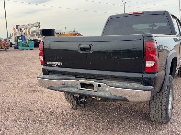 2003-gmc-sierra-2500hd-image-19