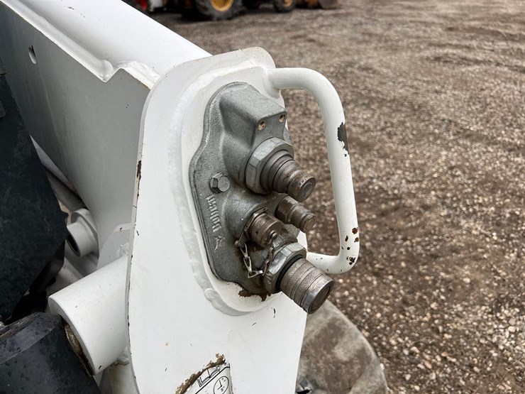 2023-bobcat-t770-image-12