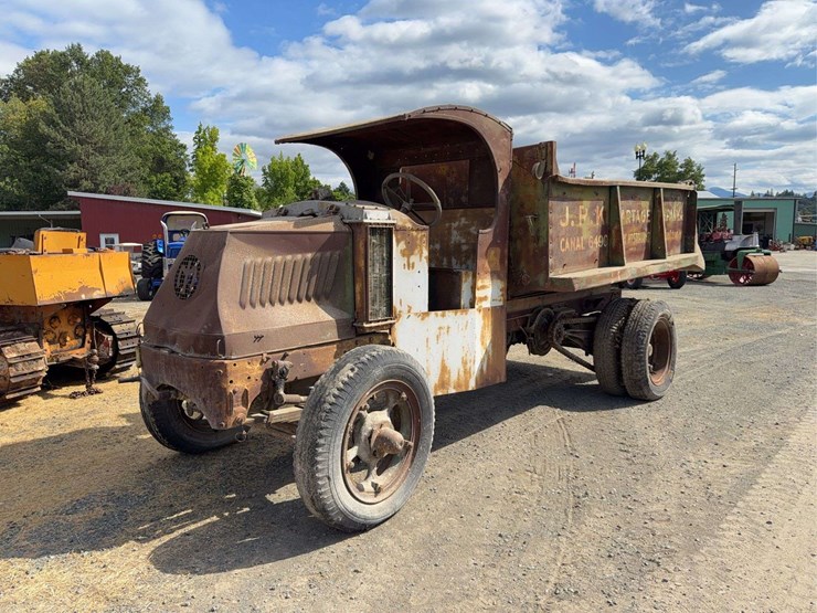 mack-c-cab-dump-truck-image-1