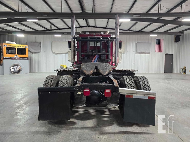 2001-freightliner-fld112-image-8