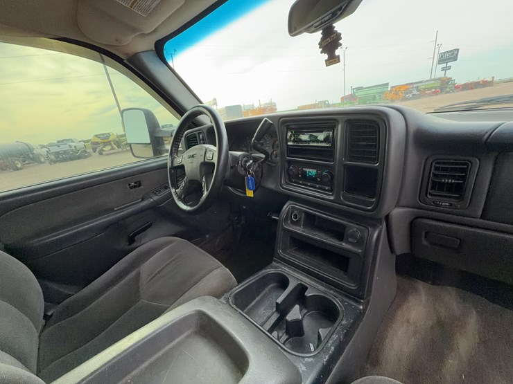 2003-gmc-sierra-2500hd-image-26