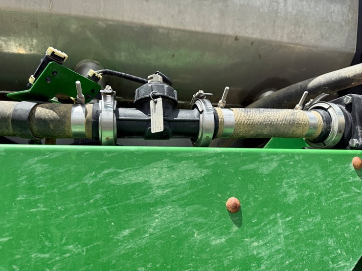 2016-john-deere-r4038-image-10