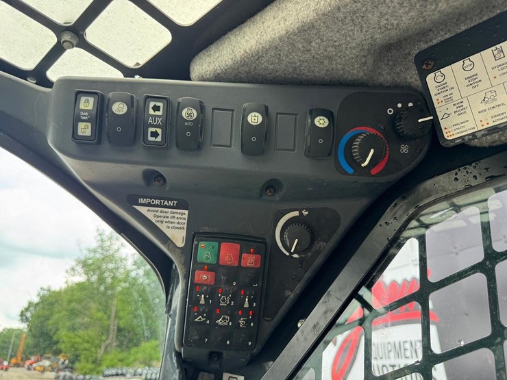 2021-deere-325g-image-25