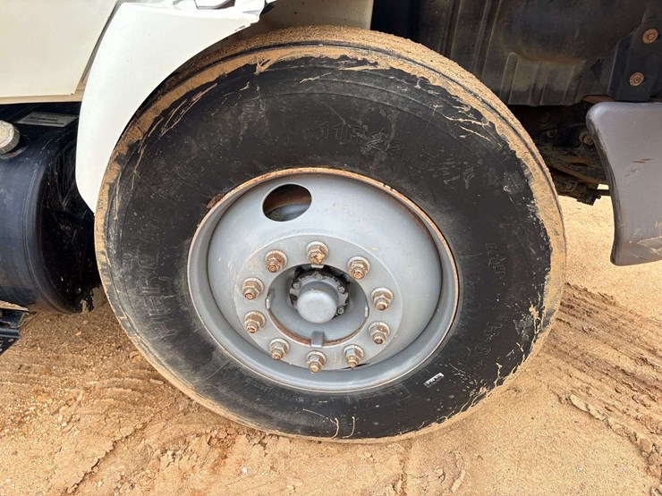 2009-international-durastar-4300-image-10