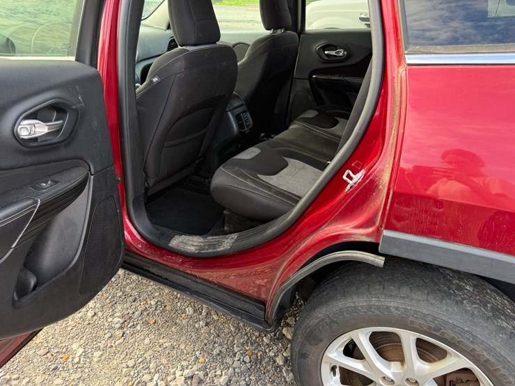 2014-jeep-cherokee-image-66