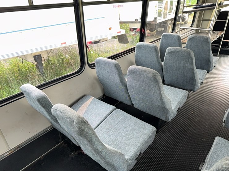 2012-freightliner-bus-image-48