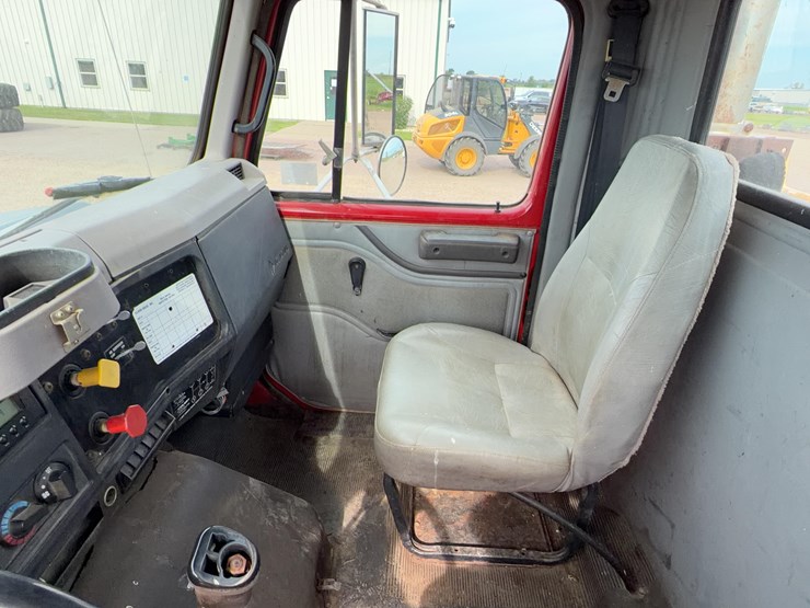 1996-international-8100-image-30
