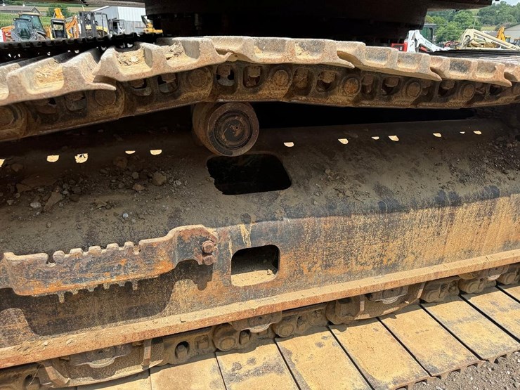 2015-hitachi-zx350lc-6n-image-18