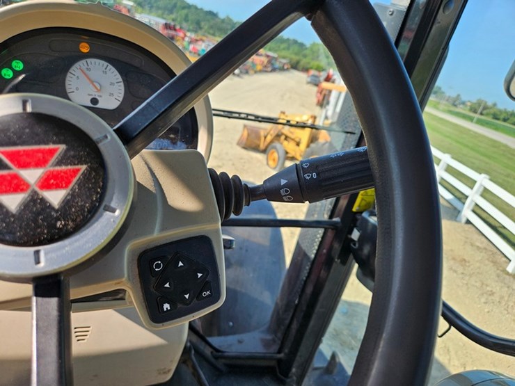 massey-ferguson-7624-image-40