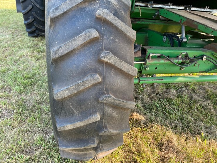 john-deere-9600-4x4-combine-image-94