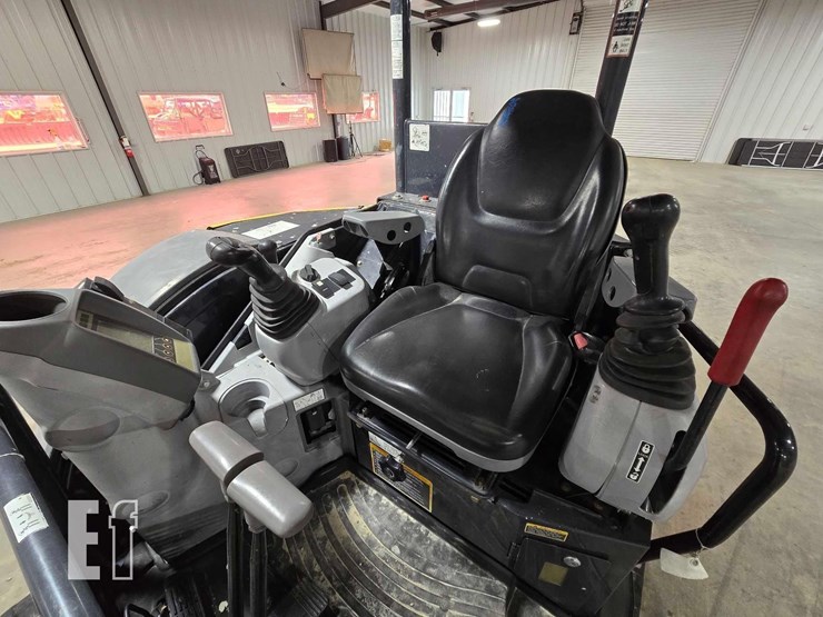 2021-deere-35g-image-17