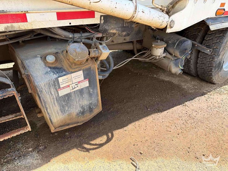 2020-peterbilt-520-heil-28yd-front-loader-garbage-truck-image-54