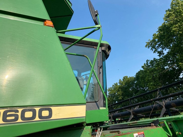 john-deere-9600-4x4-combine-image-7