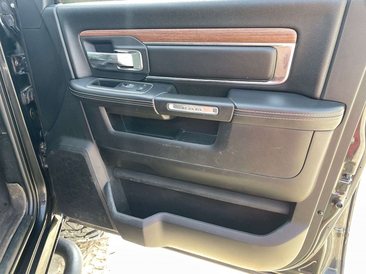 2016-dodge-ram-2500-image-17