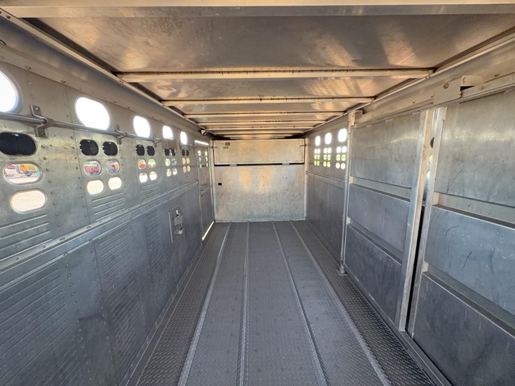 2009-wilson-livestock-trailer-image-23
