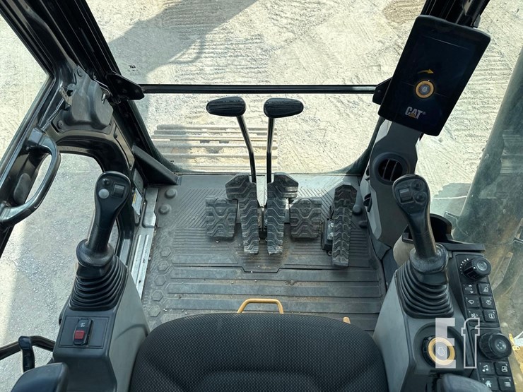 caterpillar-320gc-image-16