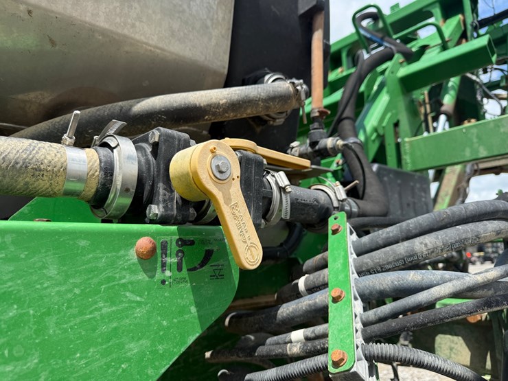 2016-john-deere-r4038-image-9