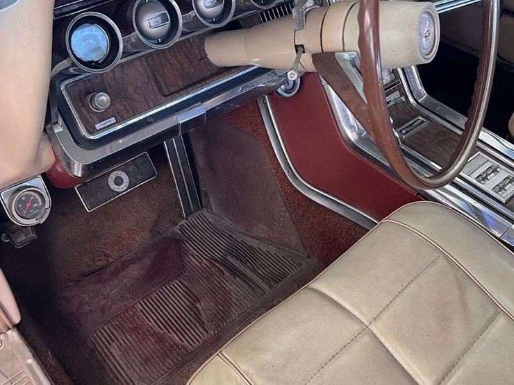 1966-ford-thunderbird-image-34